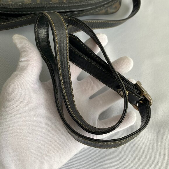 Fendi Vintage Zucca FF Logo Crossbody Bag100% Authentic - Picture 9 of 16